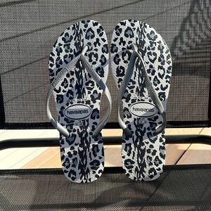 NWOT Havaianas flip flops